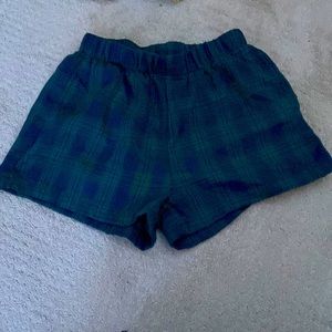 Woman’s plaid shorts size small (fits like medium)